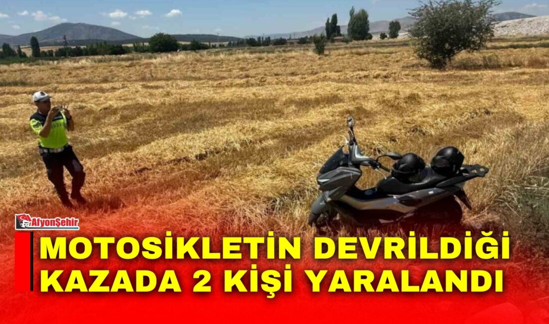 Afyonkarahisar’da kontrolden çıkarak devrilen motosiklette 2 kişi yaralandı.
