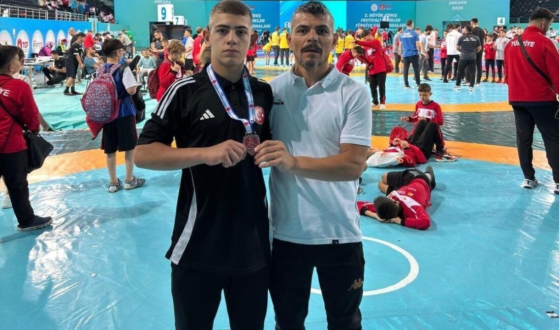 Ankara’da düzenlenen Türkiye Şampiyonası’nda Eskişehir’i temsil eden sporcular Ahmet Savaş