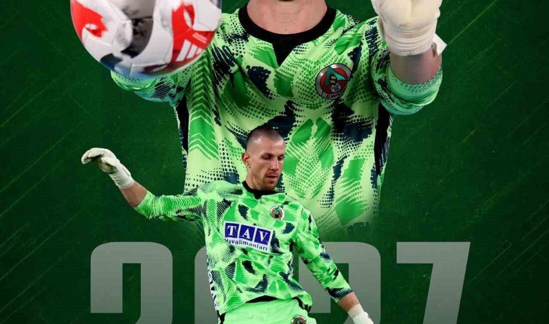 Corendon Alanyaspor, Brezilyalı kaleci Paulo Victor’un sözleşmesini 1 yıl uzattığını