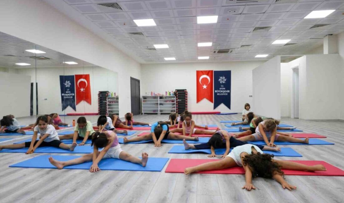 Aydın Büyükşehir Belediyesi’nin Yaz Dönemi Etkinlikleri kapsamında düzenlenen jimnastik eğitimleriyle