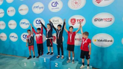 Ankara’da düzenlenen U9 ve U10 Grekoromen Türkiye Şampiyonası’nda mücadele eden