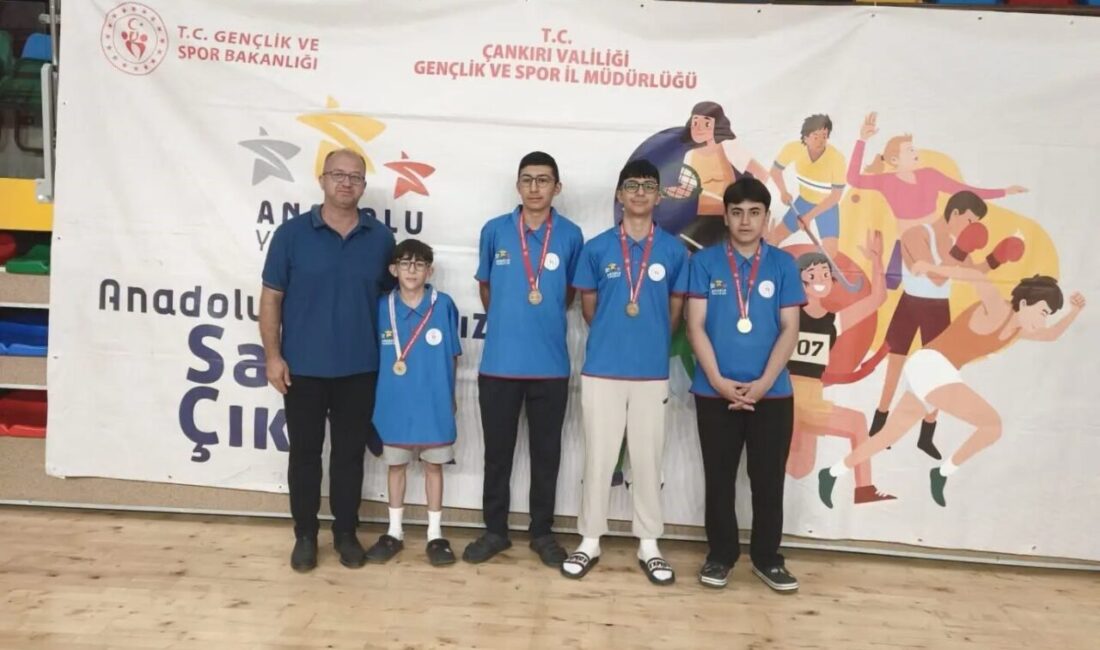 Çankırı’da düzenlenen Badminton Anadolu Ligi Grup Müsabakalarında mücadele eden Sivas
