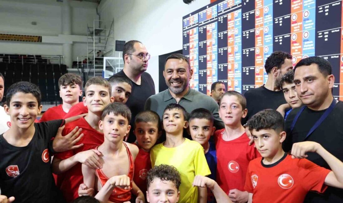 Türkiye Güreş Federasyonu’nun düzenlediği Türkiye Minikler Güreş Şampiyonasını Gençlik ve