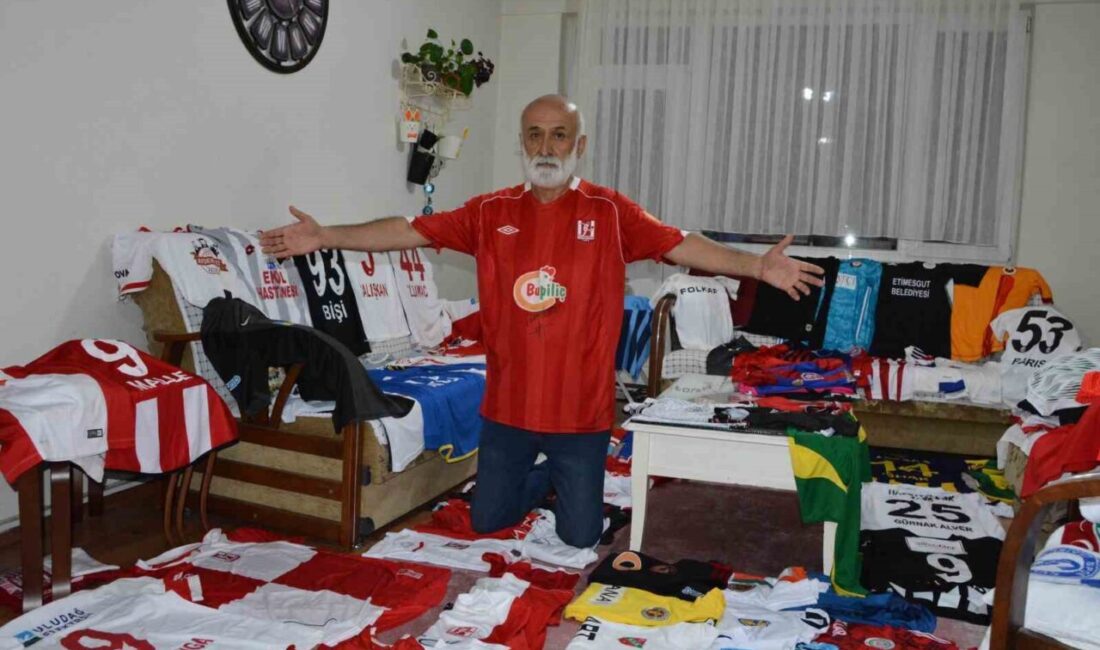 Balıkesir’de 300 formalık koleksiyon Balıkesir’de 35 yıldır gazetecilik, son 10 yıldır ise spor muhabirliği