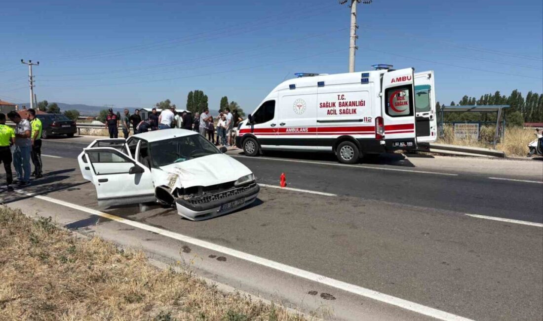 Afyonkarahisar’ın kontrolden çıkarak bariyerlere çarpan otomobilde 3’ü çocuk 6 kişi