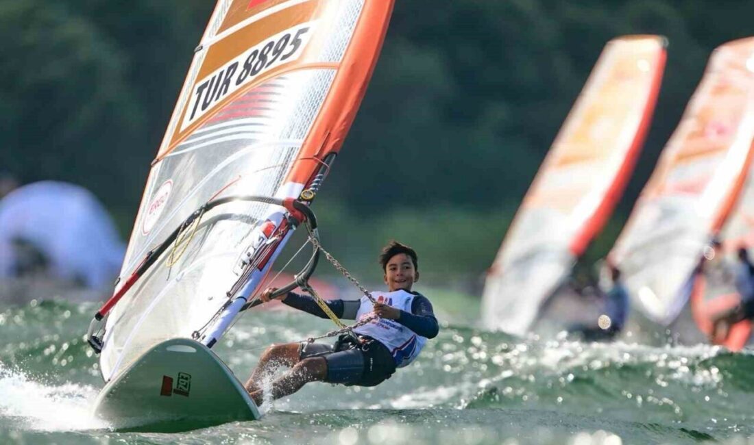 EMR Windsurf sporcusu Berk Pala, Polonya’nın Sopot kentinde düzenlenen Techno293