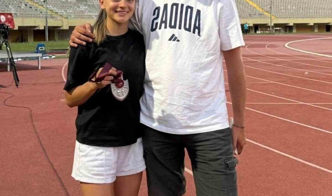 Bilecikli sporcu Türkiye ikincisi oldu Bilecikli atletizm sporcusu Nur Arı, Türkiye ikincisi oldu. Büyükler Türkiye