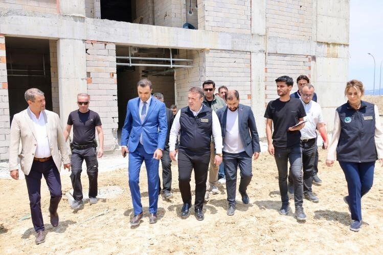 Bilecik Valisi Faik Oktay Sözer, yapımı tamamlanma aşamasına gelen 8