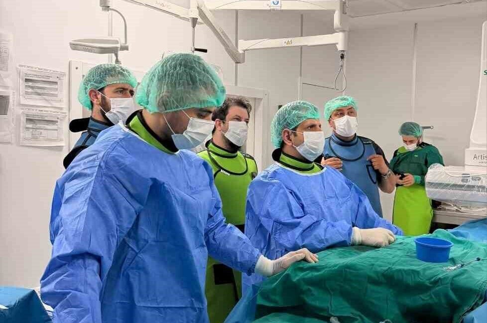 Bilecik Eğitim ve Araştırma Hastanesi’nde, kalpteki doğuştan delik ameliyatsız kapatıldı.