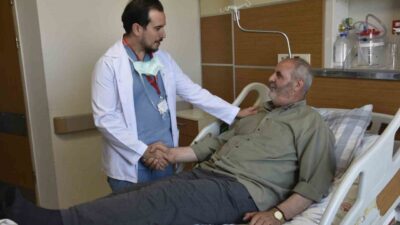 Bitlis’in Ahlat ilçesinde 53 yaşındaki Ekrem Artuk, bacağındaki ileri derecede