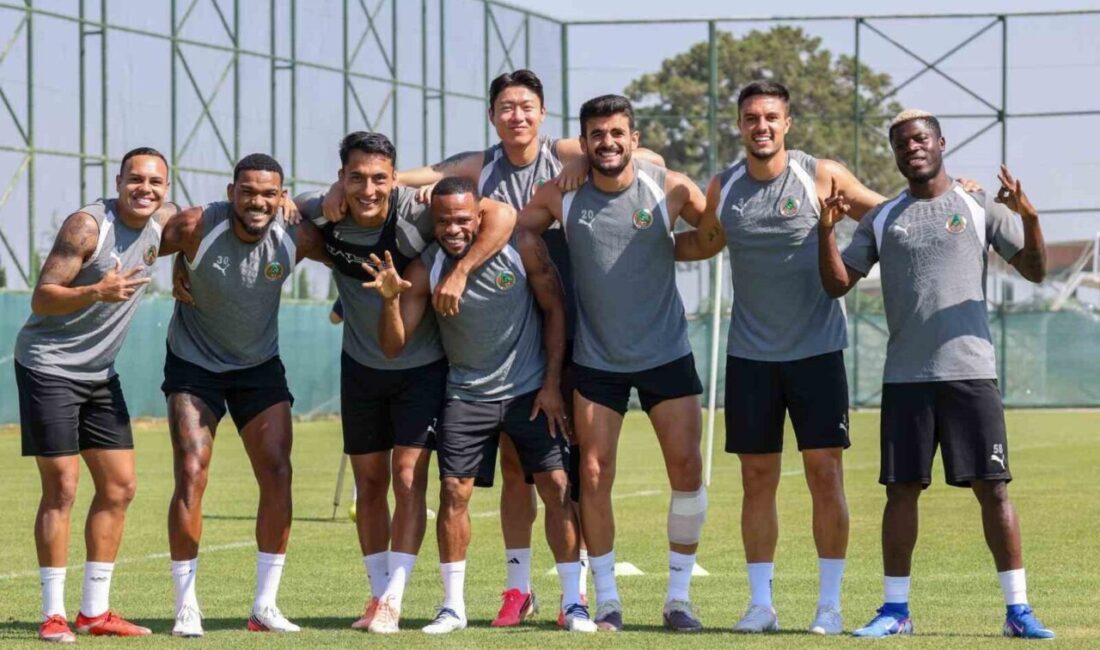 Corendon Alanyaspor, yeni sezon hazırlıklarına Burdur kampında gerçekleştirdiği antrenmanla devam