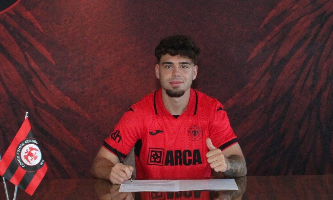 Trendyol Süper Lig ekiplerinden Çorum FK, Romanyalı sol bek oyuncusu