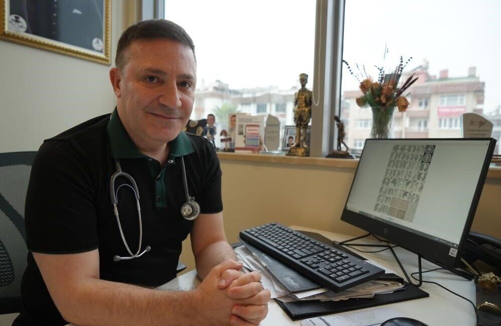 Göğüs Hastalıkları Uzmanı Prof. Dr. Şevket Özkaya, yaklaşık 15 bin