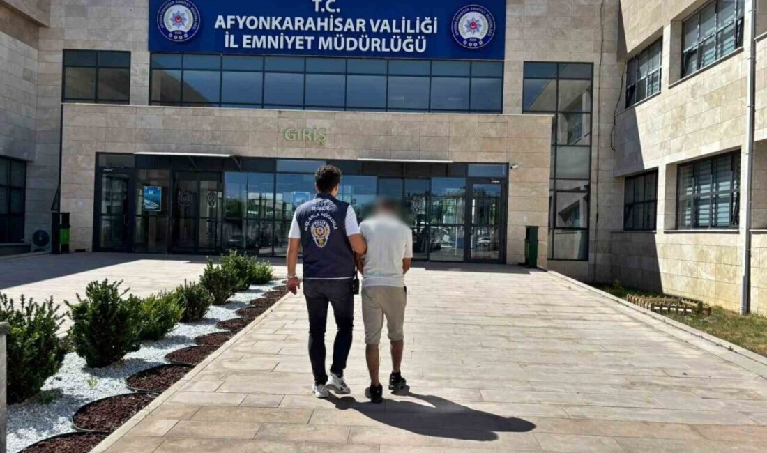 Afyonkarahisar’da 4 ile hapis cezası ile aranan bir şahıs polisin