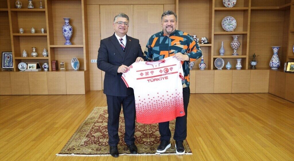 Kütahya Dumlupınar Üniversitesi Spor Bilimleri Fakültesi öğretim üyesi Doç. Dr.