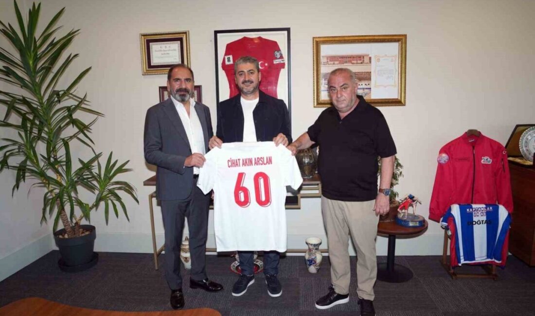 Erbaaspor Başkanı Cihan Akın Arslan ile Elazığspor Başkanı Ahmet Toprak,