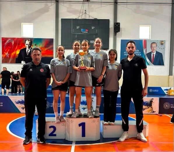 Erzincanlı sporcular, Artvin’de düzenlenen Anadolu Yıldızlar Ligi (ANALİG) Badminton Grup