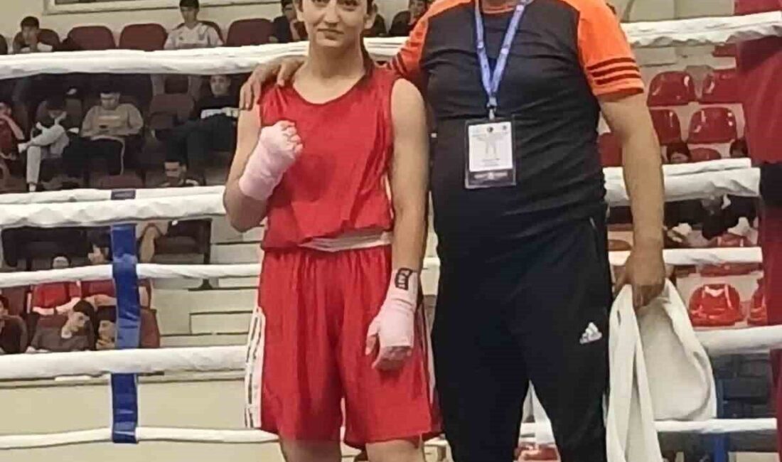 Amasya’da düzenlenen U-17 Ferdi Türkiye Boks Şampiyonası’nda mücadele eden Erzincanlı