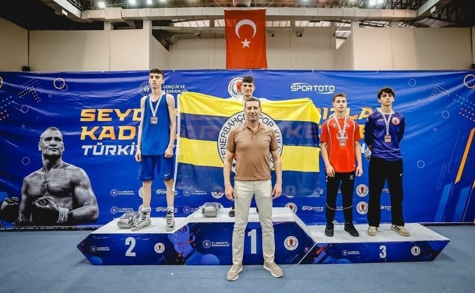 Erzurum Gençlik Spor’dan üç madalya Erzurum Gençlik Spor Kulübü boksörleri, Amasya’dan üç madalya ile döndü.
