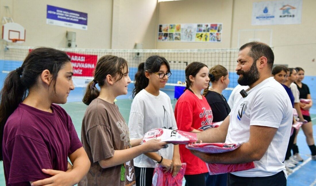Esenyurt Belediyesi Yaz Spor Okulları’nda eğitim alan çocuklar, birbirinden farklı