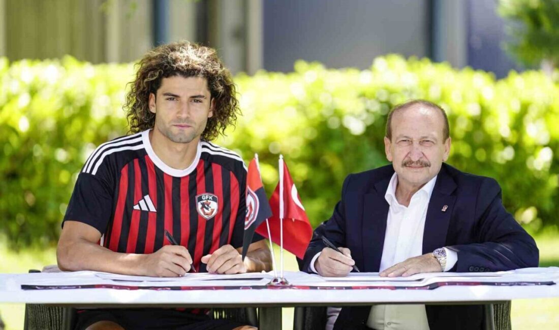 Gaziantep Futbol Kulübü, son olarak Elazığspor forması giyen Fuat Bavuk