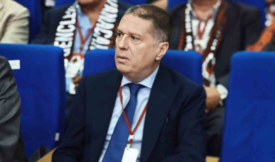 Gençlerbirliği’nin olağanüstü seçimli genel kurul toplantısında mevcut başkan Arda Çakmak