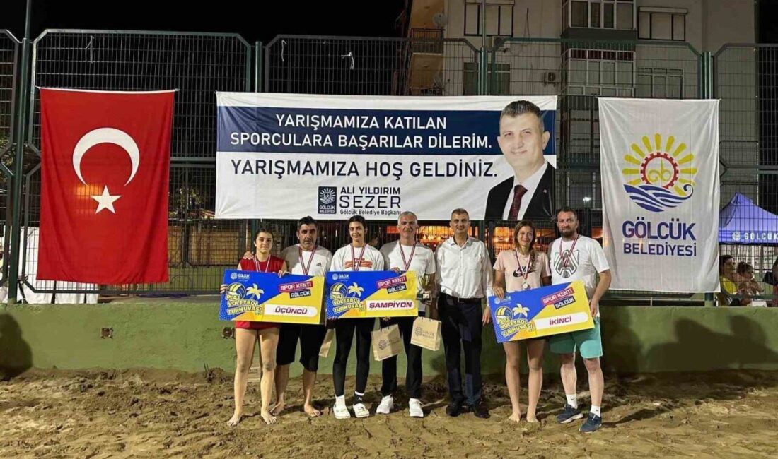Gölcük Belediyesi tarafından düzenlenen yaz spor etkinlikleri kapsamındaki Plaj Voleybolu