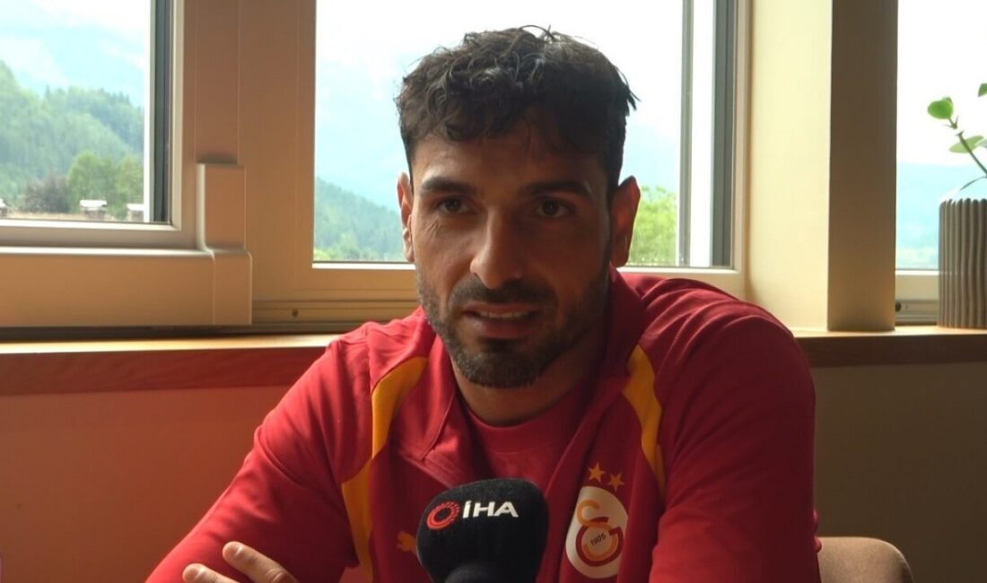 Galatasaraylı kaleci Günay Güvenç, sarı-kırmızılı takımın teknik direktörü Okan Buruk’un