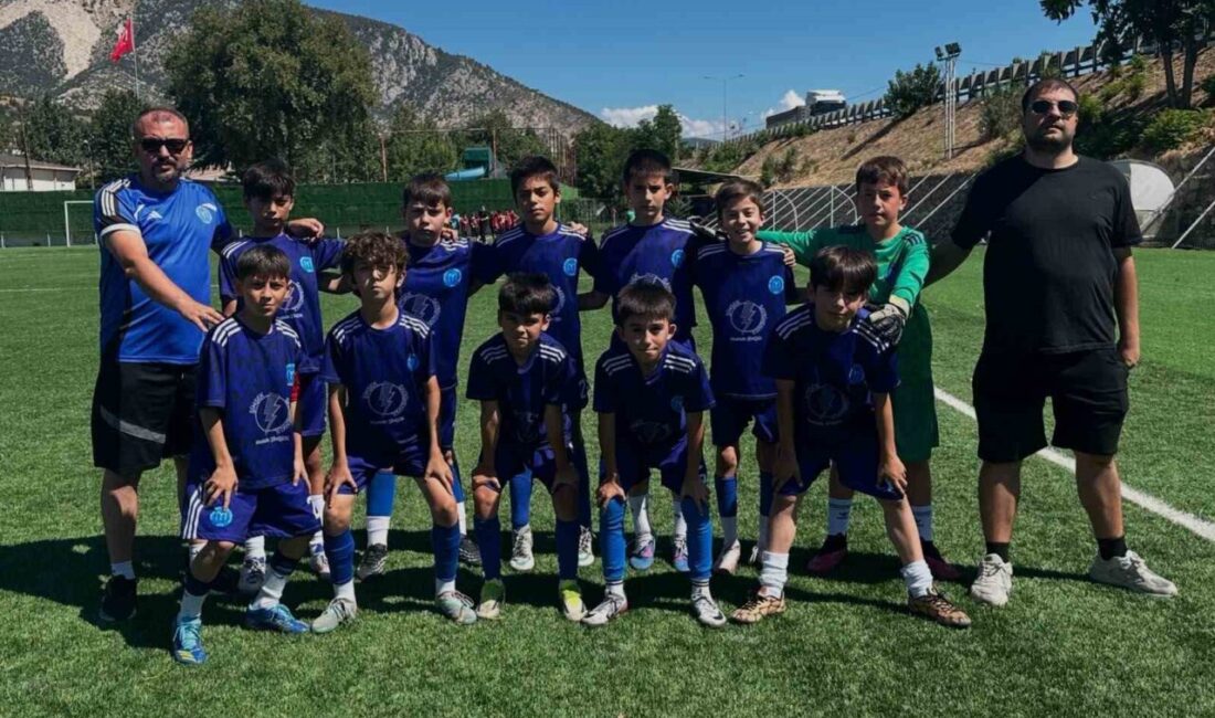 Bilecik’te minik futbolcular 15 Temmuz Demokrasi ve Millî Birlik Günü’nün