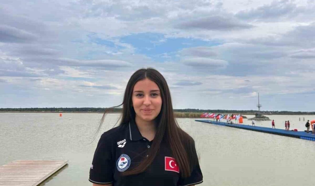 Kayseri Yüzme Spor Kulübü sporcusu 16 yaşındaki İkra Sıvacı, Milli