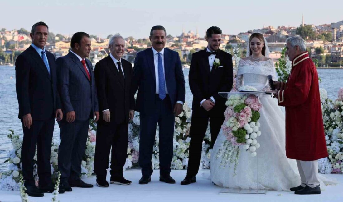 Fenerbahçe’nin milli futbolcusu İsmail Yüksek, hayatını Esen Matraş ile birleştirdi.