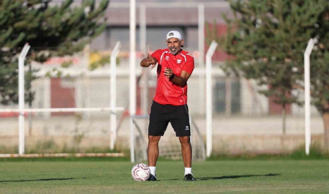 Sivasspor Teknik Direktörü İsmet Taşdemir, takımın fiziksel seviyesini Kayseri kampında