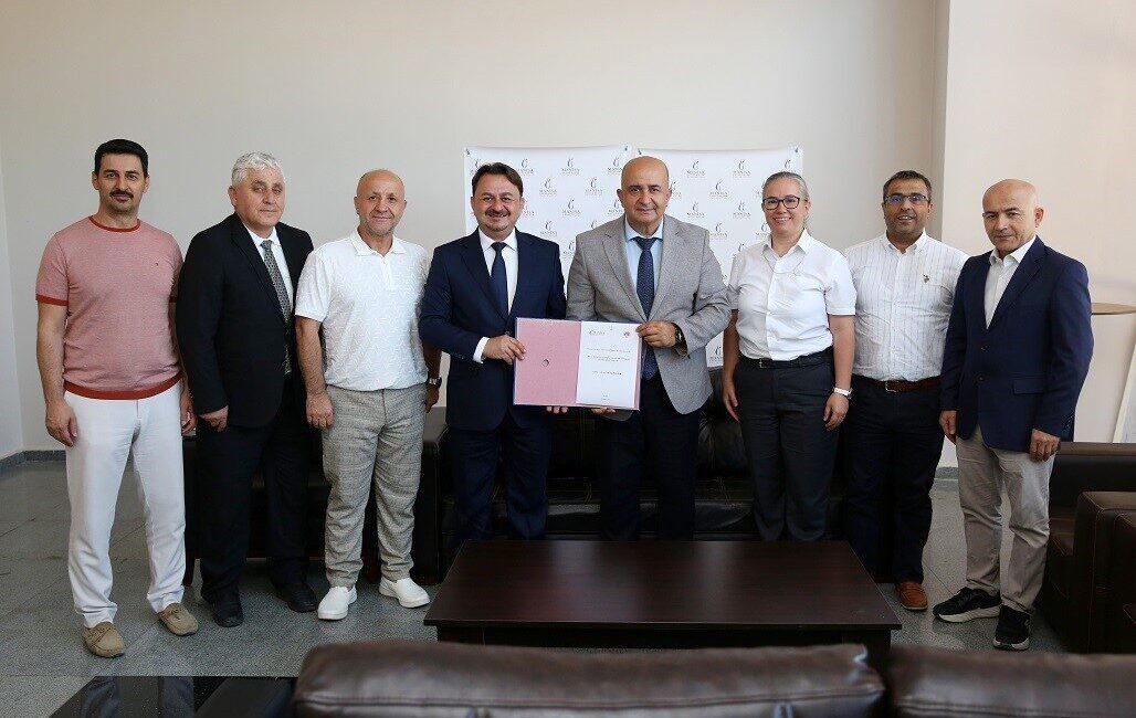 Karate antrenörlüğünde bir ilk Manisa Celal Bayar Üniversitesi ile Türkiye Karate Federasyonu arasında imzalanan