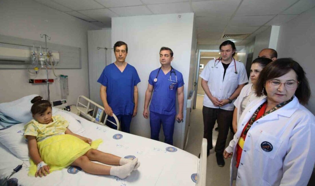 Kardeşini aynı hastalıktan kaybeden 8 yaşındaki Kırgızistanlı Akhmarcan AÜ’de sağlığına kavuştu Kırgızistan’da yaşayan 8 yaşındaki Akhmarcan Nursultanova, 4 yaşından bu yana