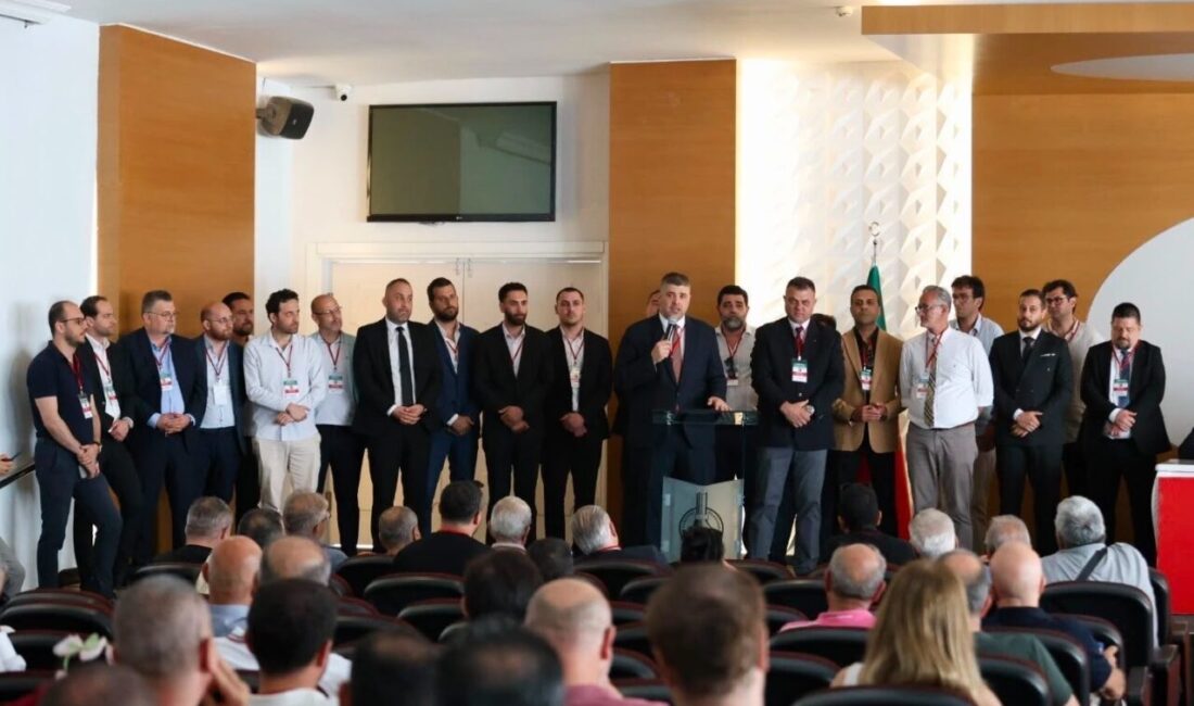 Karşıyaka Basketbol, geçtiğimiz sezonun son bölümünde takımın başına geçerek yeşil-kırmızılı