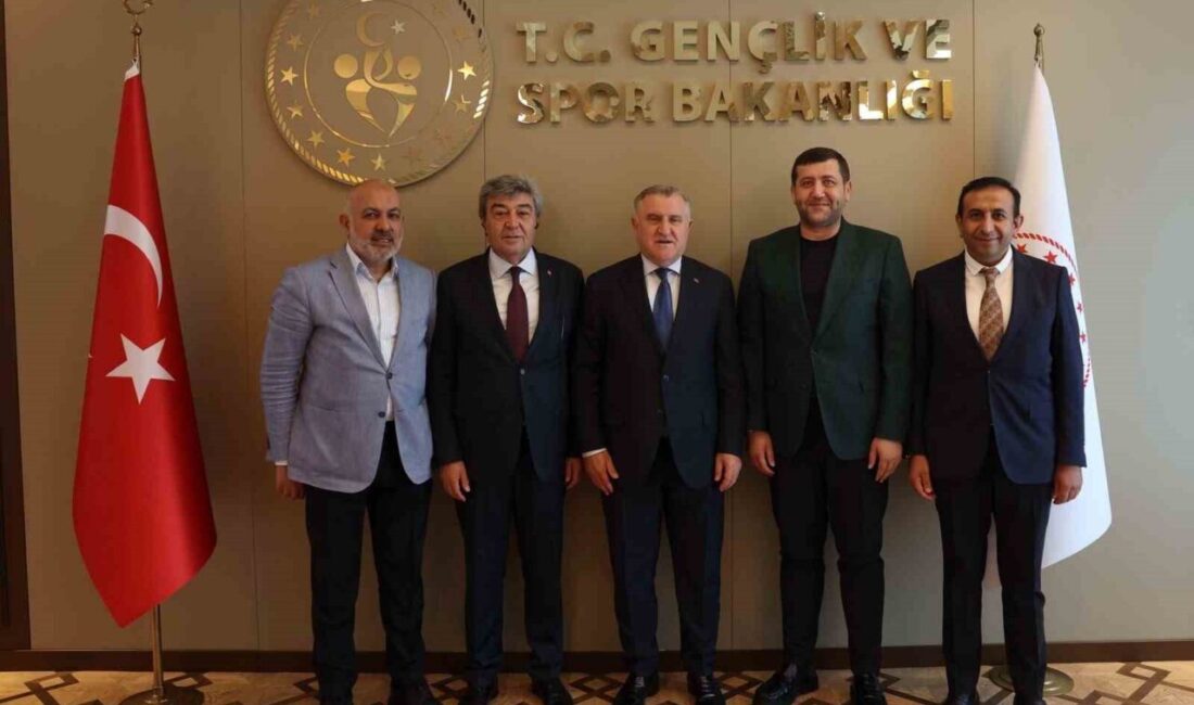 Kayserispor Kulüp Başkanı Ali Çamlı, Asbaşkan Tufan Koç ile Kayseri