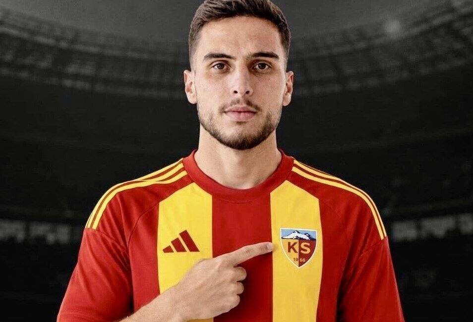 Kayserispor’un anlaşmaya vardığı Rumen futbolcu Marco Dulca, kente gelerek takıma