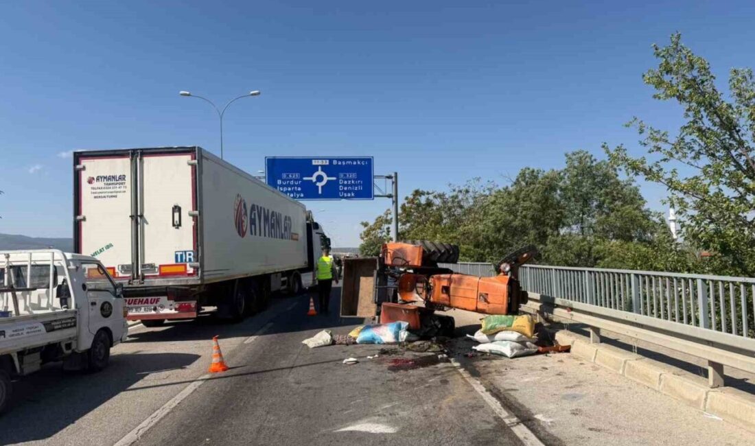 Afyonkarahisar’dan meydana gelen trafik kazasında otomobilin çarpması sonrası devrilen traktörün