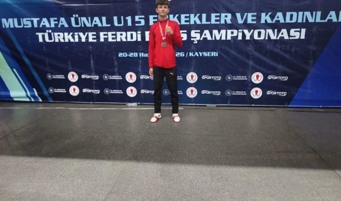 Kütahya Belediyespor Kulübü sporcusu Mehmet Turan Delibaş, Kayseri’de düzenlenen Mustafa