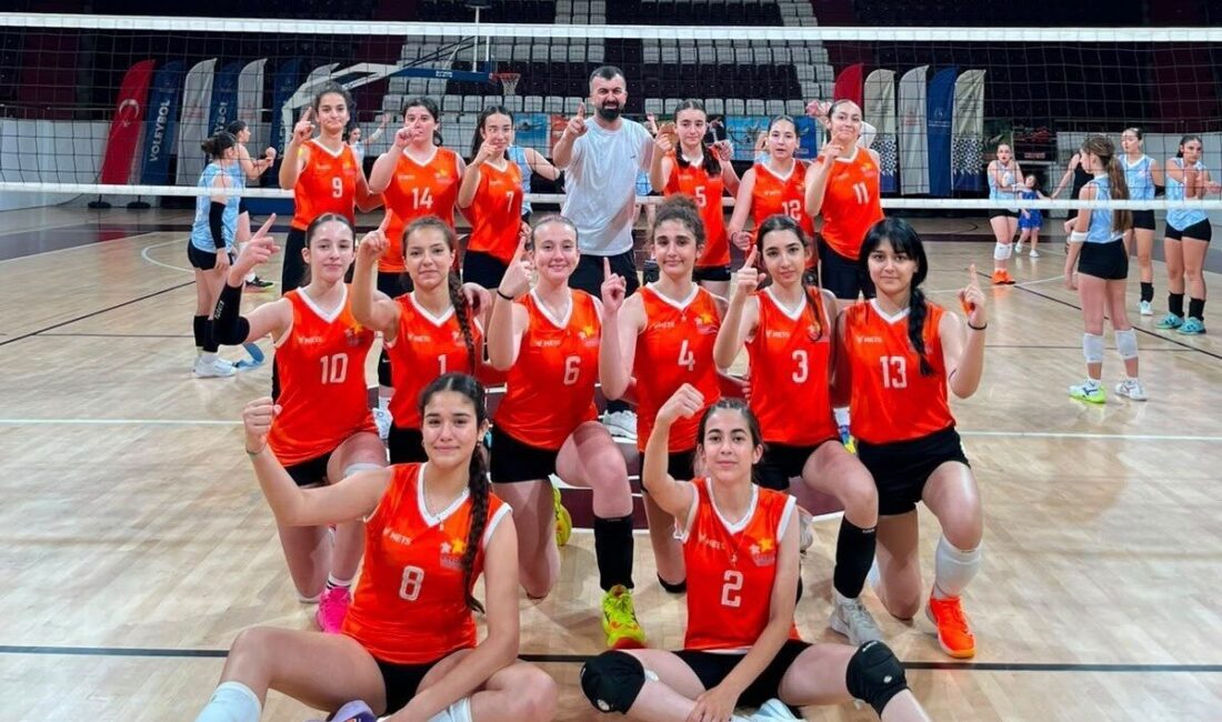 Malatya’yı temsil eden kız voleybol takımı, Elazığ’da düzenlenen Anadolu Yıldızlar