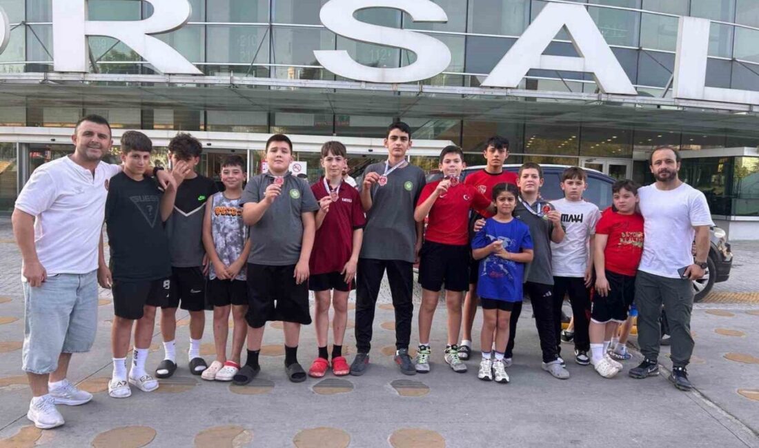 Manisa Büyükşehir Belediyespor Kulübü güreşçileri, Ankara’da yaklaşık 9 bin sporcunun