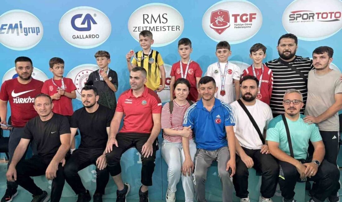 Minik pehlivan Ertuğrul Alp Tekin’den Türkiye Şampiyonası’nda çifte madalya Kütahyalı minik güreşçi Ertuğrul Alp Tekin, Türkiye Güreş Federasyonu tarafından