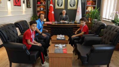 Ankara’da düzenlenen Minikler Türkiye Grekoromen Güreş Şampiyonası’nda dereceye giren Muşlu