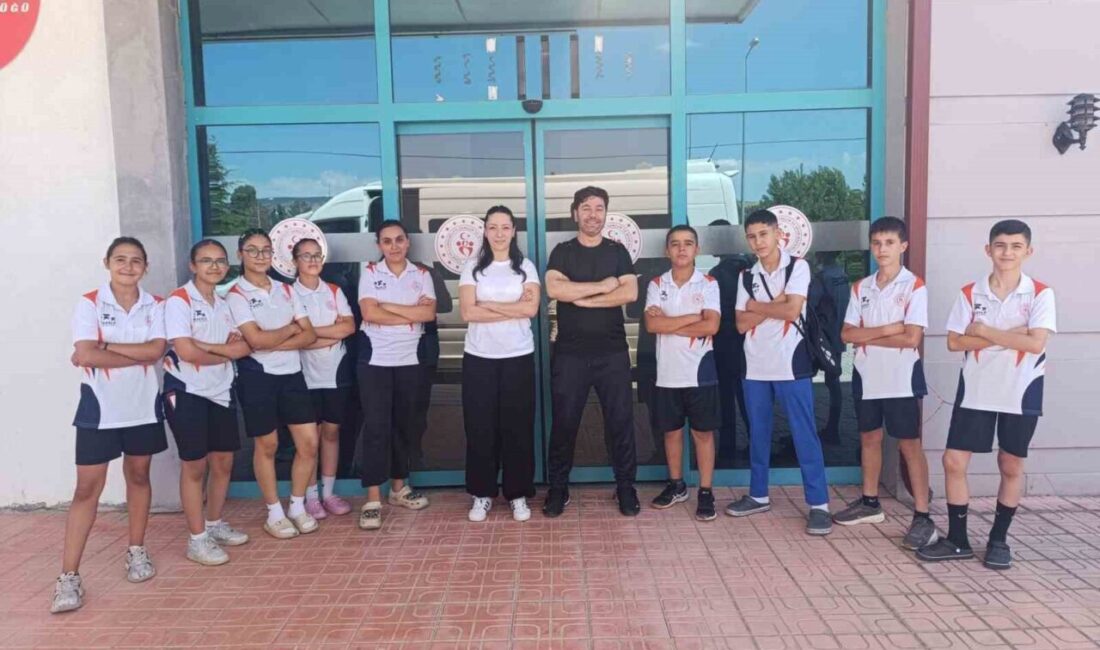 Çankırı’da düzenlenen Anadolu Yıldızlar Ligi Badminton Türkiye Birinciliği müsabakalarında Niğde’yi
