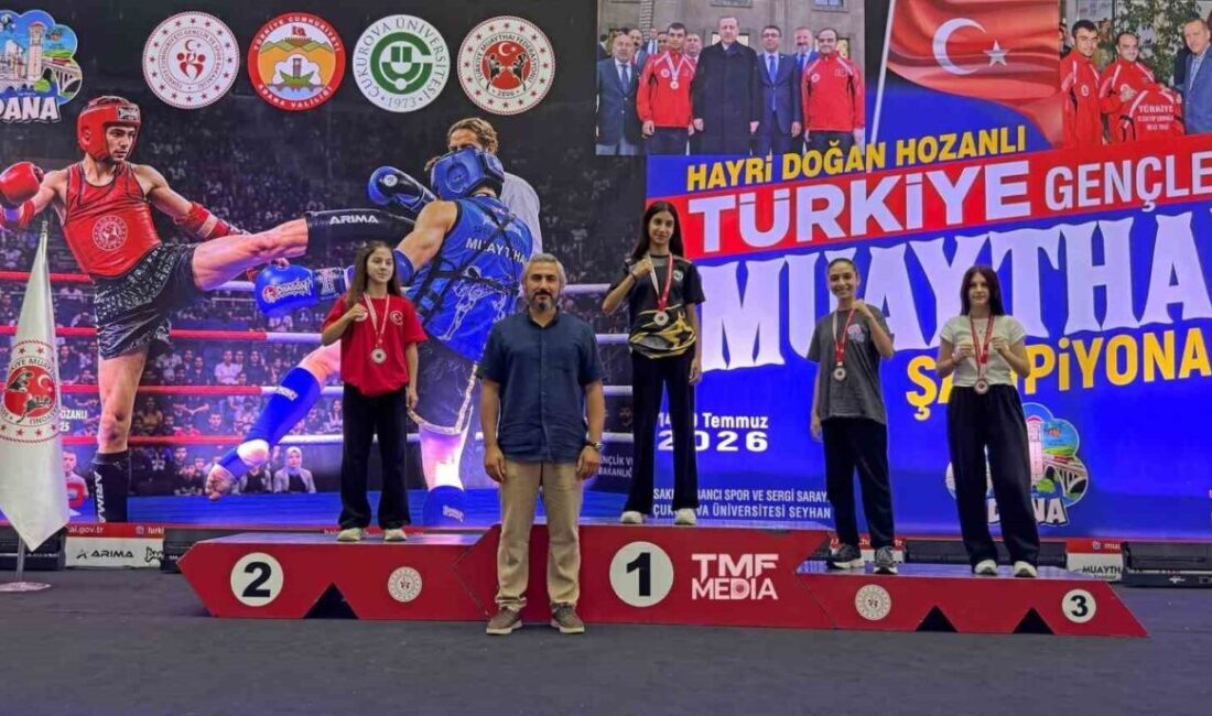 Adana’da düzenlenen Muay Thai Gençler Türkiye Şampiyonası’nda mücadele eden Niğdeli
