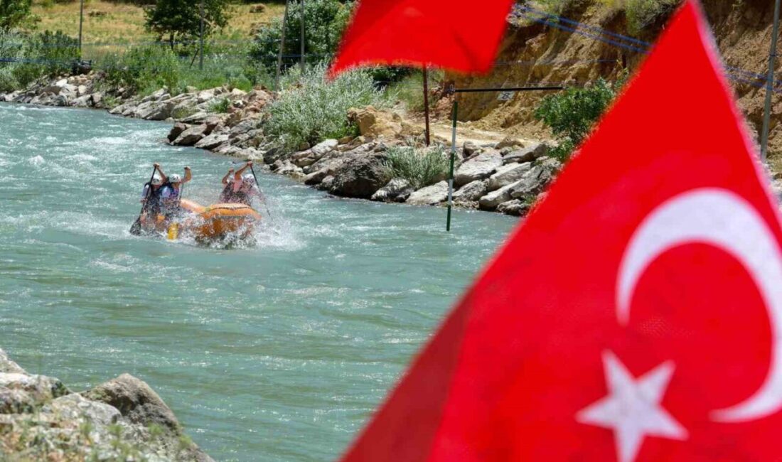 Van’ın Çatak ilçesinde düzenlenen Rafting Türkiye Şampiyonası 3. Ayak yarışları,