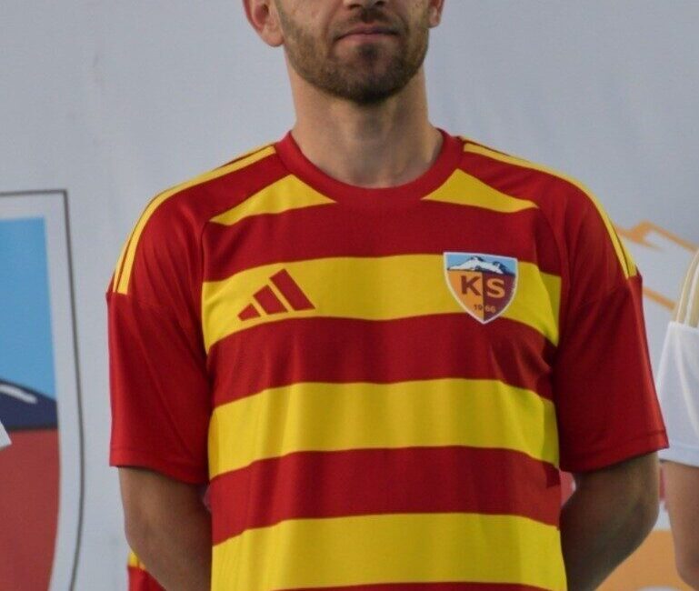 Kayserispor sözleşmesini fesih ederek, takımdan ayrılan Ramazan Civelek, sarı-kırmızılı camiaya
