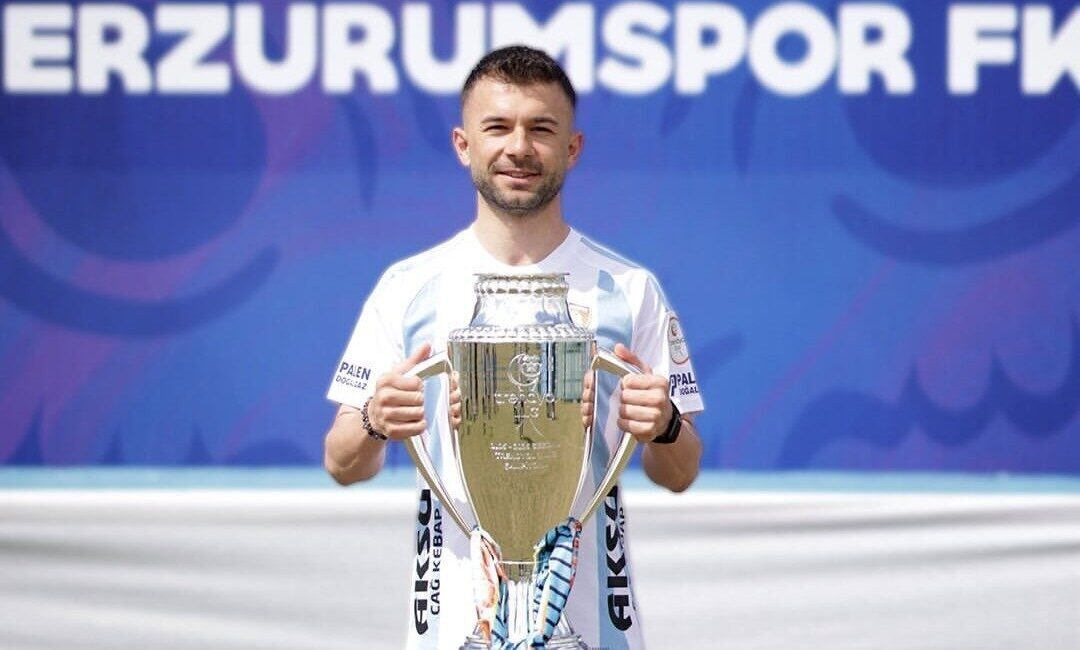 2024-2025 sezonu başında Altay’dan Erzurumspor FK’ya transfer olan sağ bek