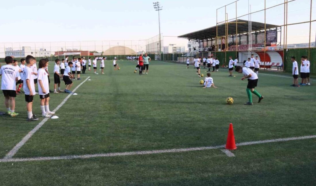 Şanlıurfa Büyükşehir Belediyesi’nin 2026 Yaz Kursları kapsamında düzenlediği futbol eğitimleri