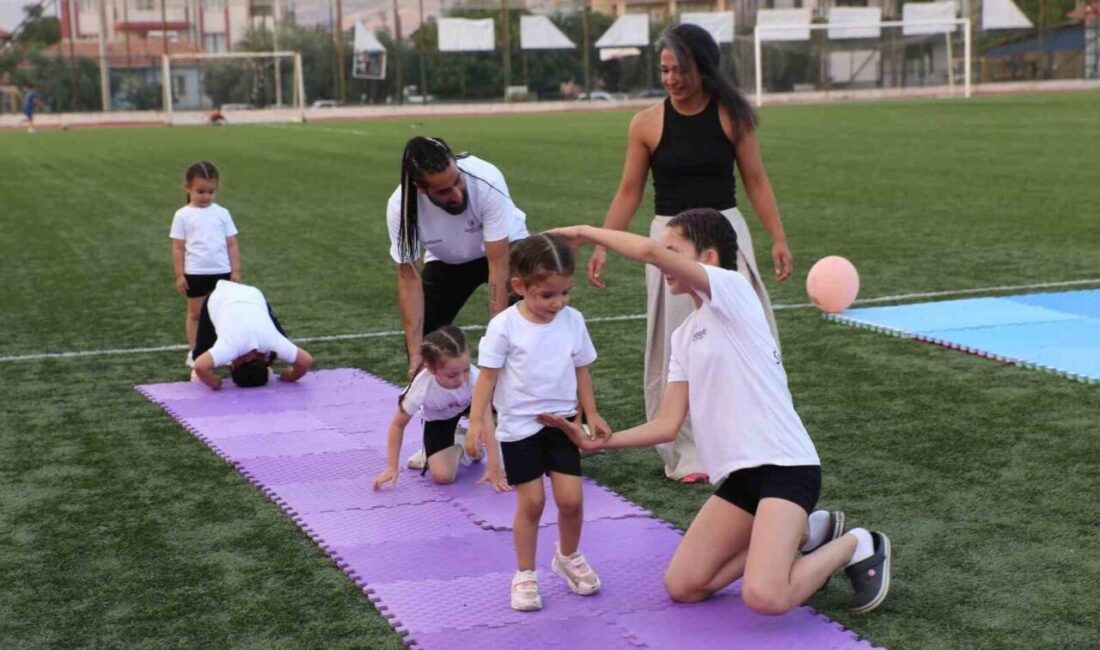 Manisa’nın Sarıgöl ilçesinde ilk kez düzenlenen cimnastik şöleni büyük ilgi